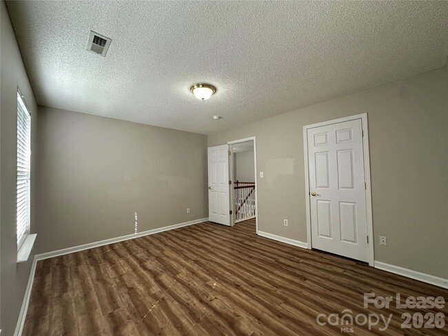 Building Photo - 5650 Berry Ridge Dr