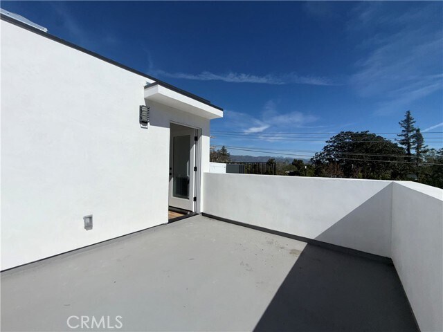Building Photo - 5044 Laurel Canyon Blvd