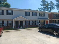 Building Photo - Spacious 2BR Townhome with 1.5 Baths – Ava...