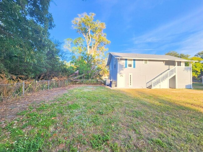 Building Photo - 2565 Third St