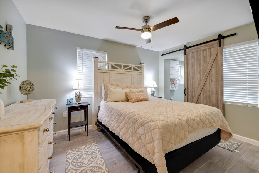 Building Photo - 5616 Pinetree Ave