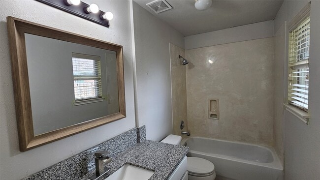 Building Photo - 18015 Willow Cliff Ln