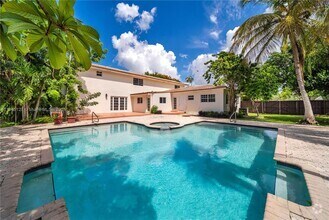 Building Photo - 7100 SW 56th St