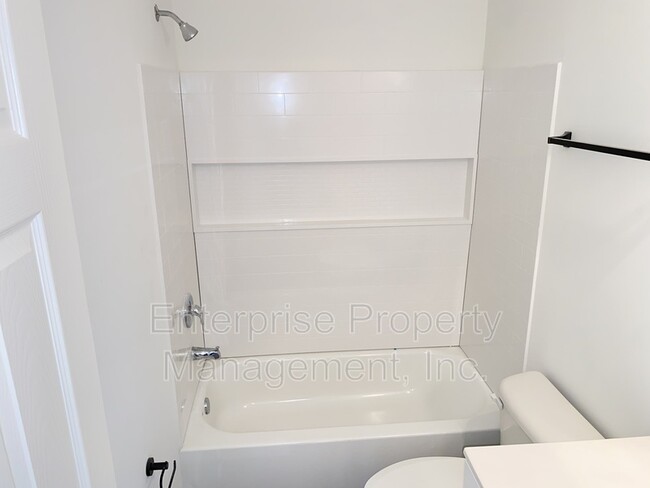 Building Photo - 2963 Lake Park Rd