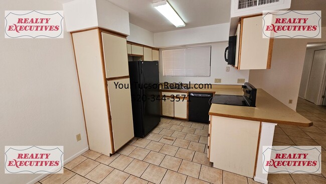 Building Photo - Downstairs - 3 Bedrooms and 2 baths with a...