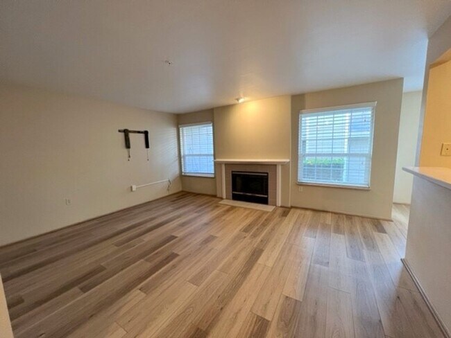 Building Photo - 2bd/2ba Woodinville Condo