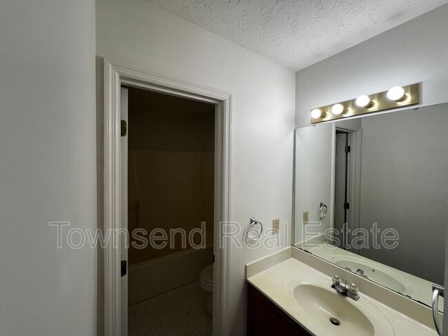 Building Photo - 1051-4 Ancestry Dr.