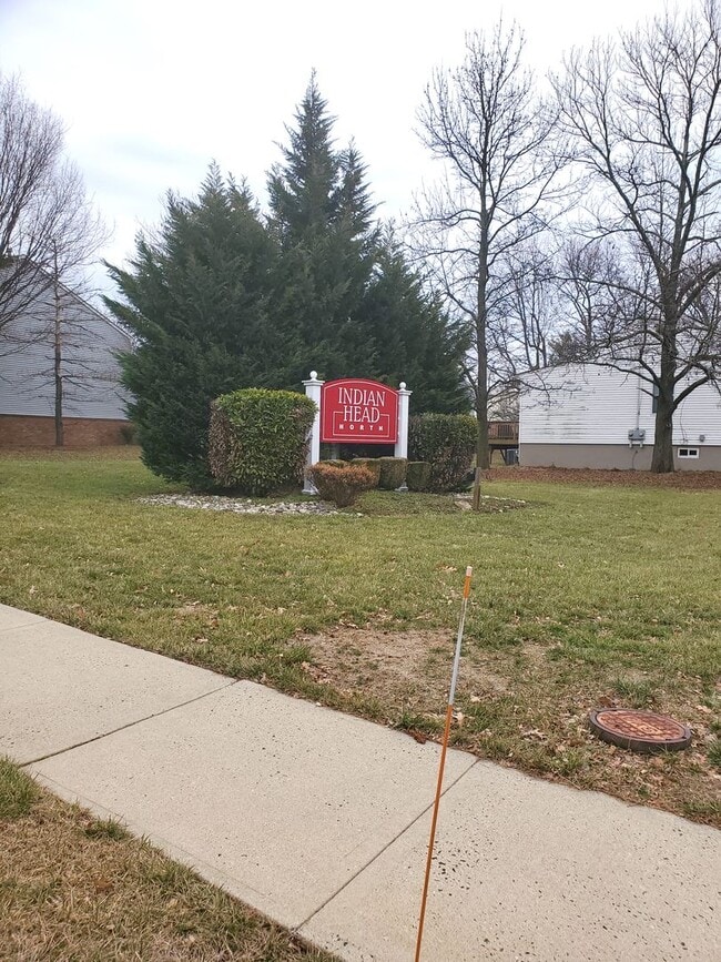 Building Photo - Spacious end-unit townhouse, with elegant kitchen, 3-bedrooms & attached garage