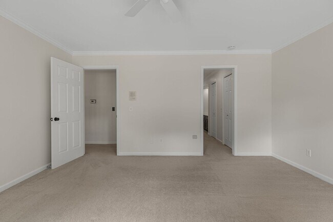 Building Photo - AVAILABLE NOW-- 4-Bed/5-Bath in the heart ...
