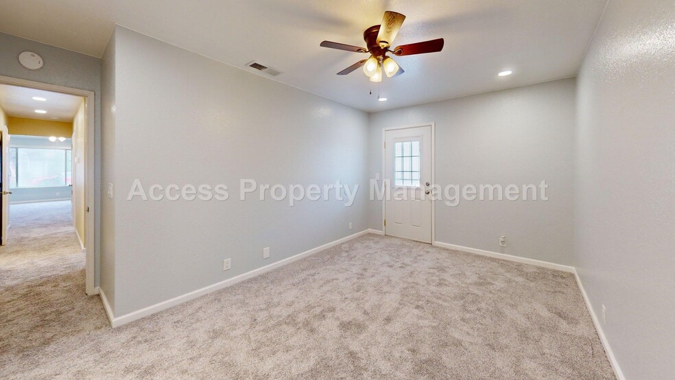 Building Photo - 3728 Terneuzen Ave