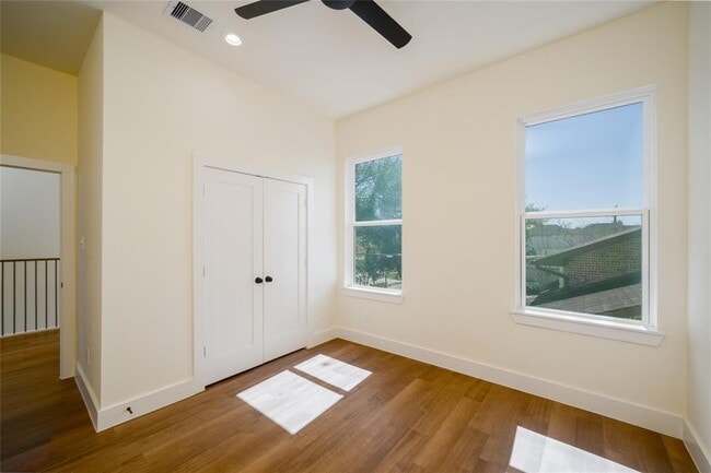 Building Photo - 8907 Knl Br Dr