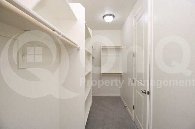 Building Photo - 9114 S 167th Dr