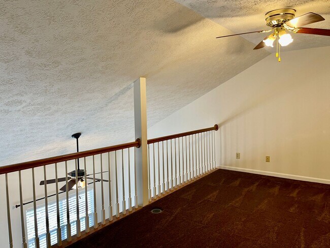 Building Photo - BEAUTIFUL THREE LEVEL TOWNHOME IN NORTH STAFFORD!