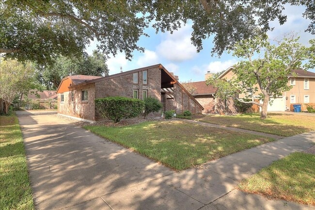 Building Photo - 5530 Tahoe Cir