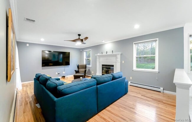 Building Photo - 212 Fairway Dr