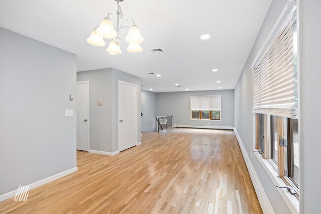Building Photo - 213 5th St