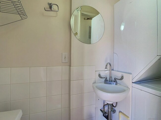 Building Photo - Charming Home with Prime Location & Ample Living Space