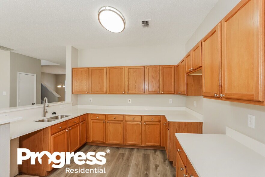 Building Photo - 7334 Tree Ridge Ct