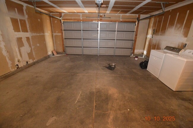 Building Photo - 90 Parrish Ln