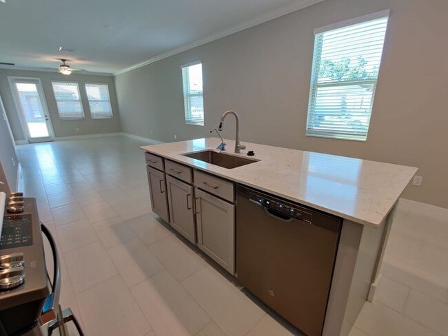 Building Photo - 9570 Little Bluestem Dr