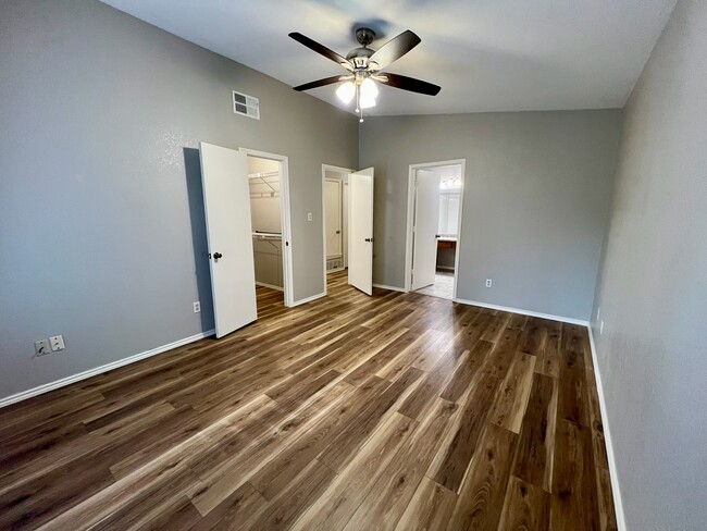 Building Photo - 759 Meadowcreek Ct