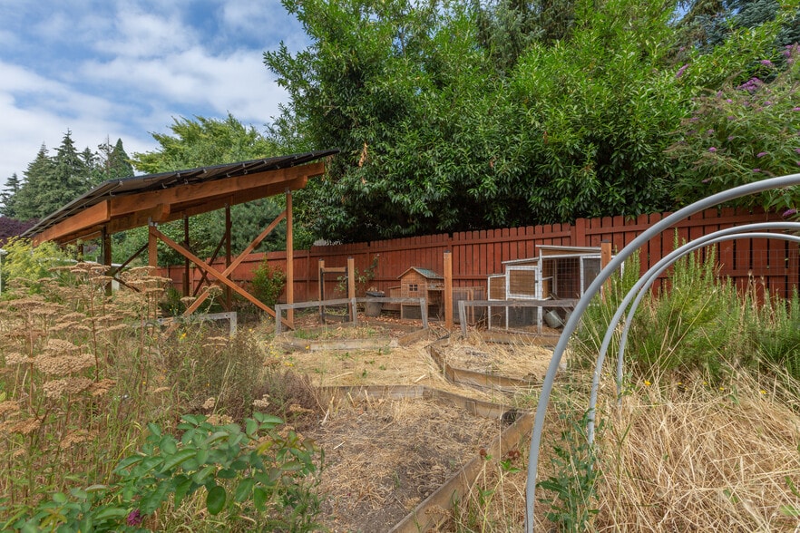 Building Photo - 3410 Q St