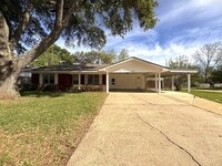 Building Photo - REMODELED SPACIOUS SOUTH BOSSIER HOME.