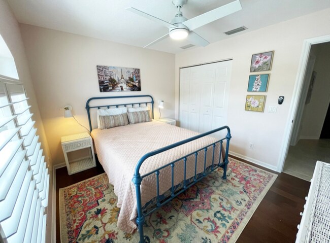 Building Photo - 1012 Laurel Ave