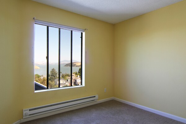 Building Photo - 1201 Glen Cove Pky