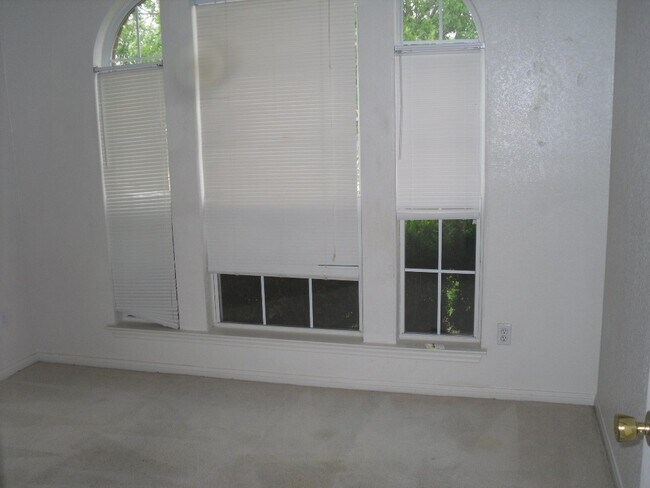 Building Photo - 4201 Windwood Dr
