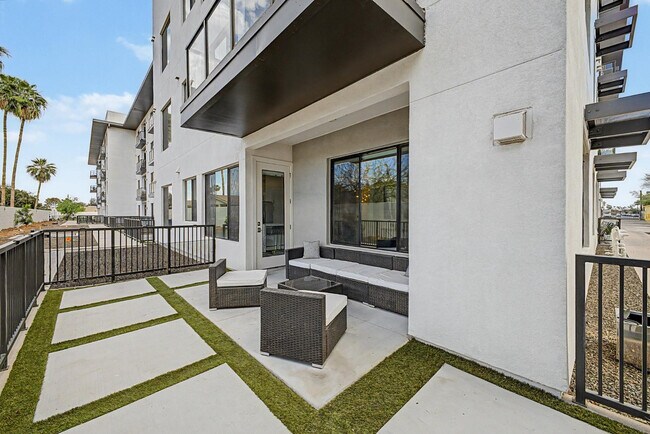 Building Photo - 7300 E Earll Dr