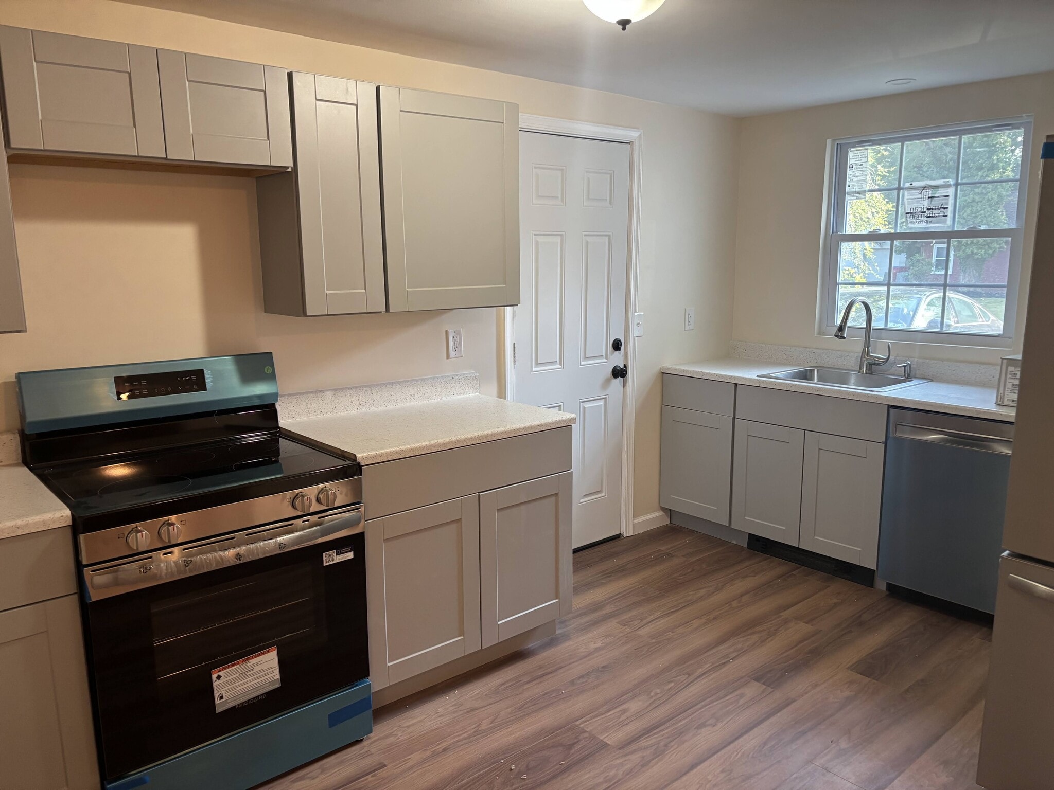 Building Photo - 1043 Thrush Ln