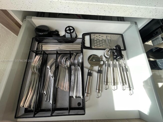 Building Photo - 302 NW 11th Ct