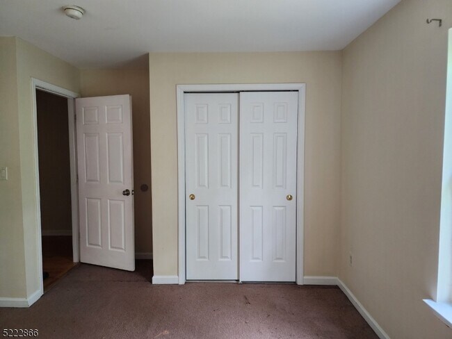 Building Photo - 313 S 6th St