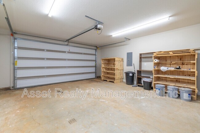 Building Photo - 127 Van Gilder Way