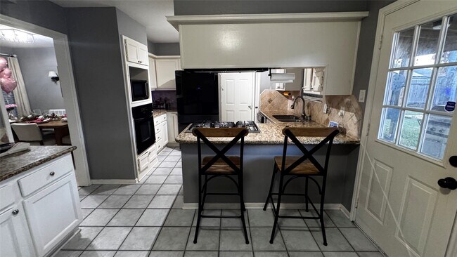 Building Photo - 21418 Park Mt Dr