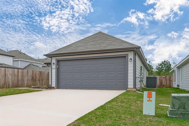 Building Photo - 2412 Cave Fish Dr