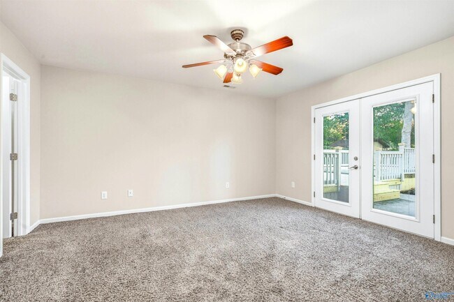 Building Photo - 2008 Burlingame Dr SE