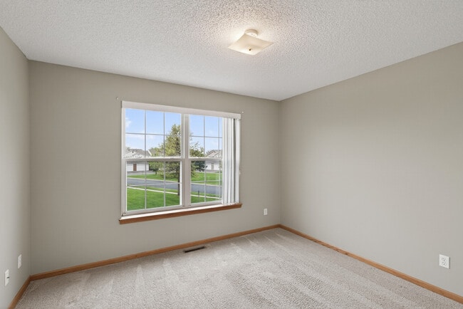 Building Photo - 5130 Holly Ln N
