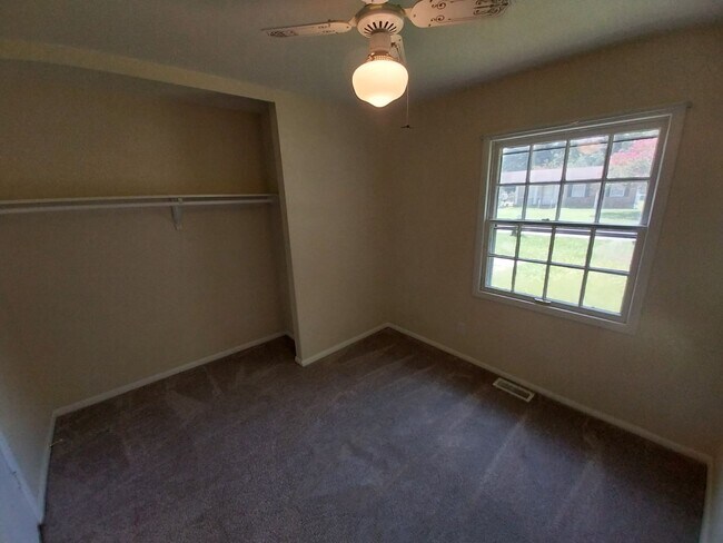 Building Photo - 1714 Wesley Dr