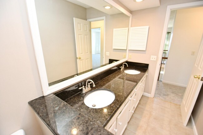 Building Photo - Large executive home in Granger IN