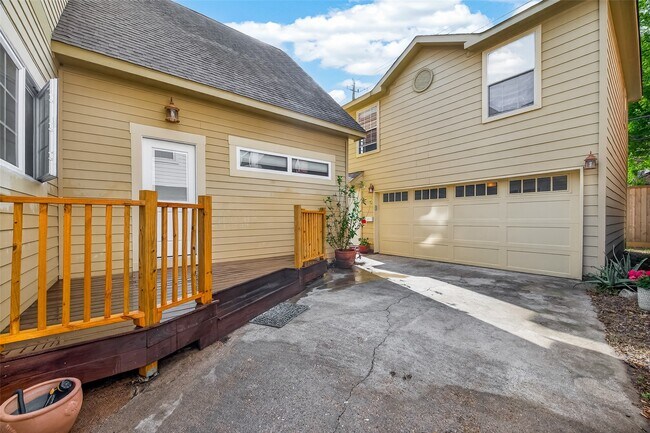 Building Photo - 2405 Southgate Blvd