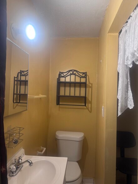 Building Photo - 6560 Grant Ct