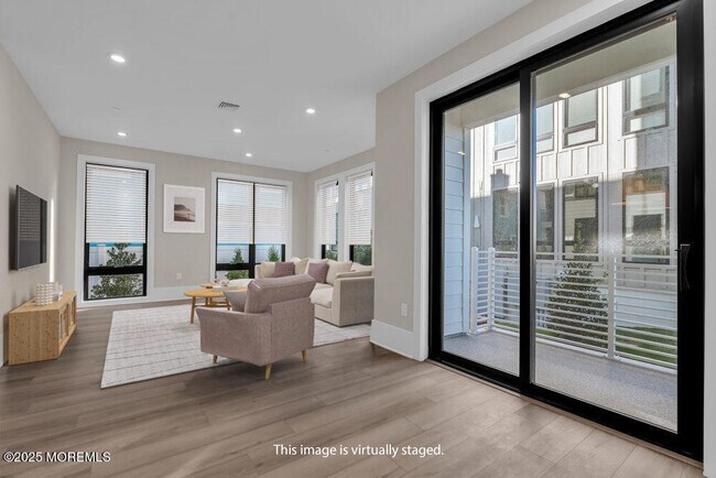 Building Photo - 215 2nd Ave