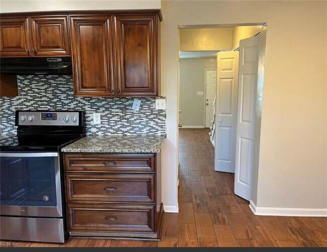 KITCHEN - 2706 Conrad Ave