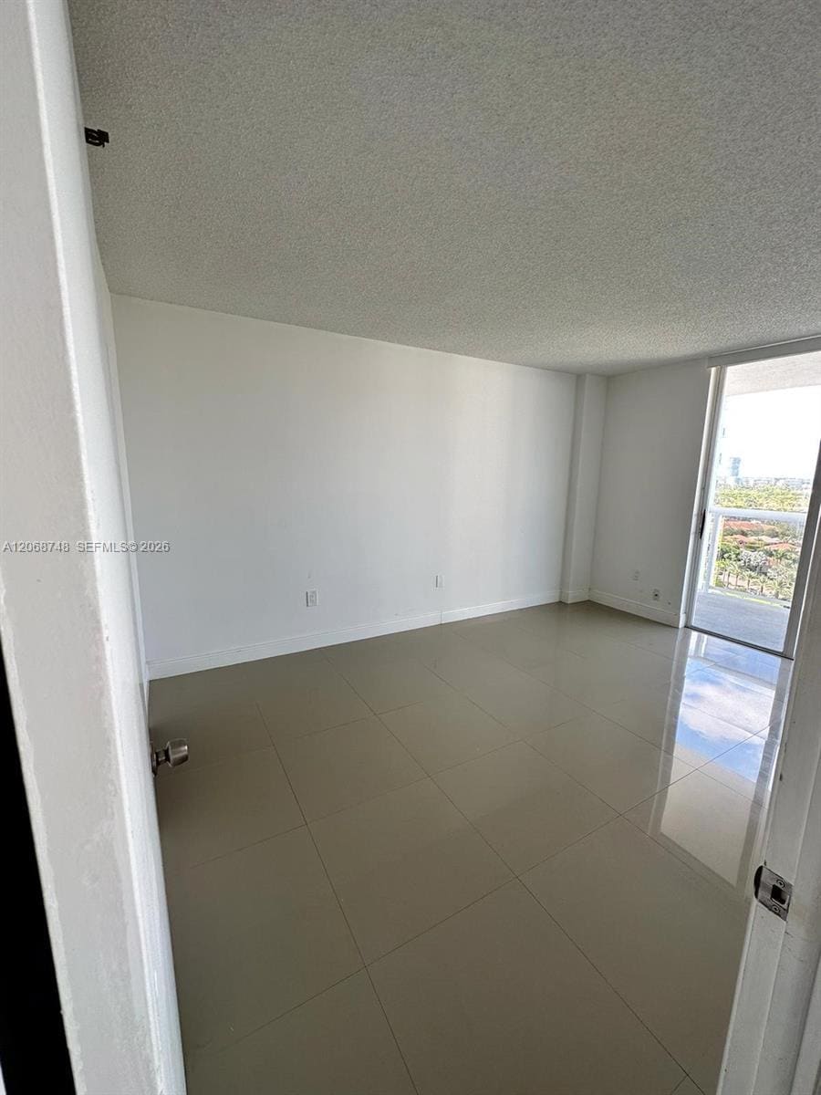 Building Photo - 20515 E Country Club Dr