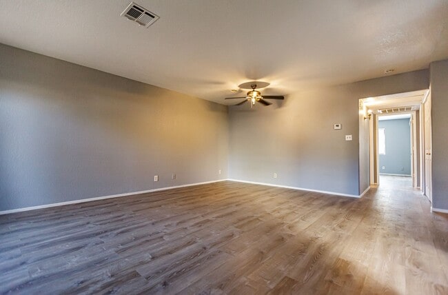 Building Photo - Downstairs Condo with Lots of Upgrades