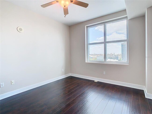 Building Photo - 1208 E Kennedy Blvd