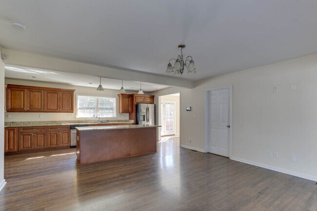 Building Photo - 2 Alden Ave