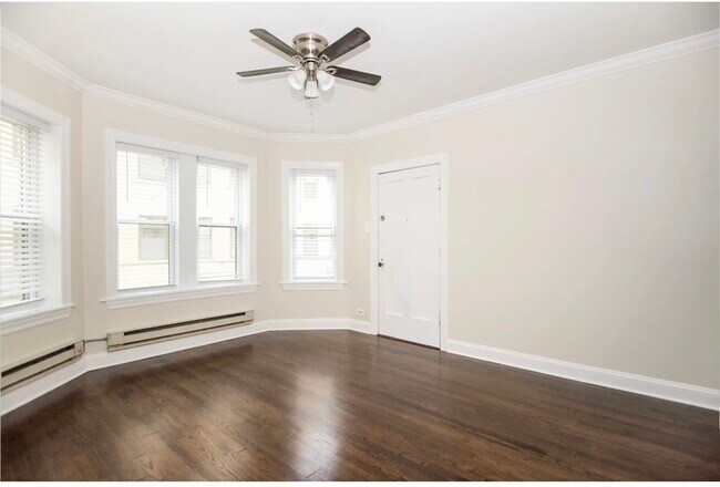 Building Photo - 3817 N Greenview Ave